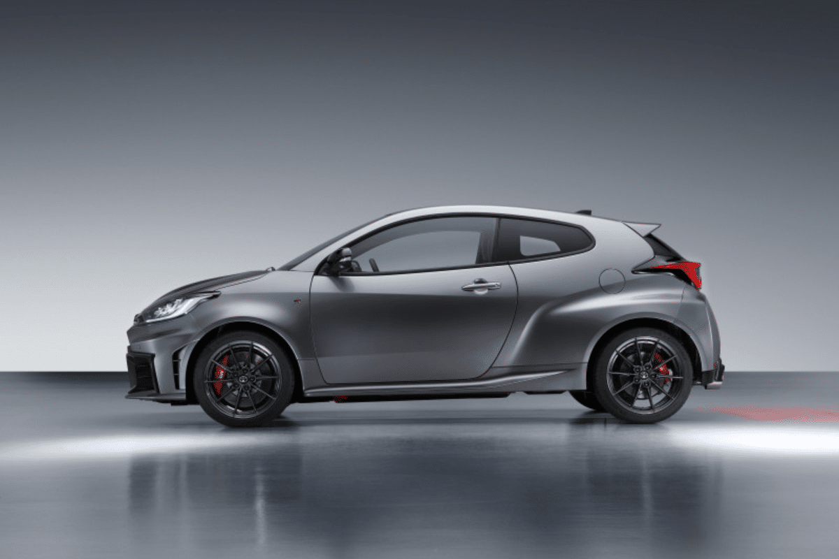 Toyota GR Yarisvu de profil