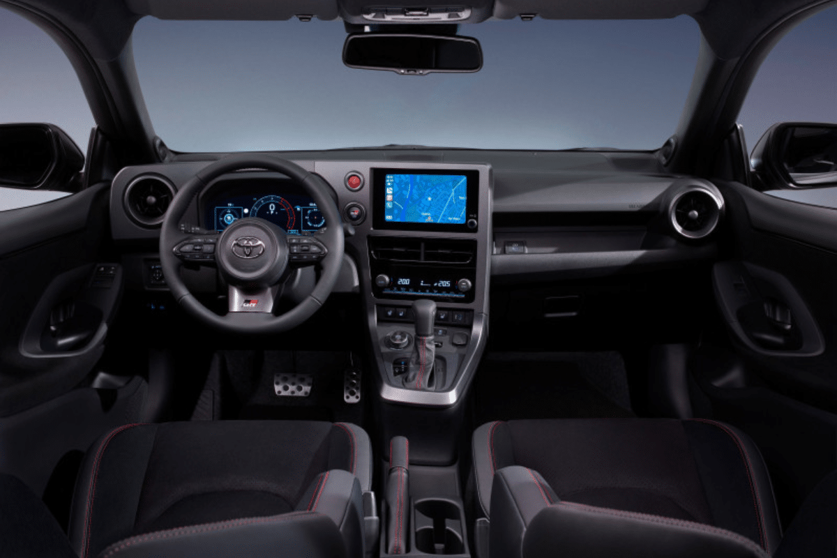 Toyota GR Yarisvu de profil