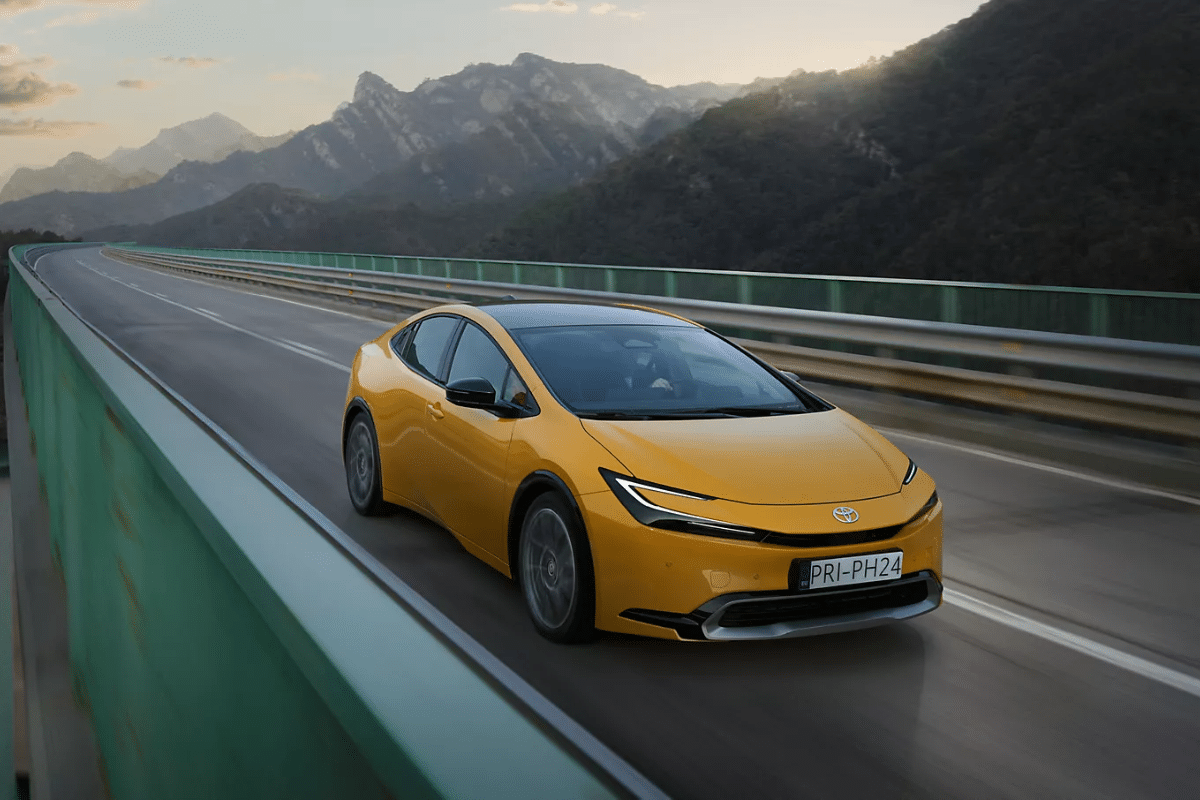 Prius PHEV 2025