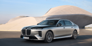 BMW Série 7 restylée 2026 : le prix de la nouvelle i7 électrique fait polémique à 138 300 €