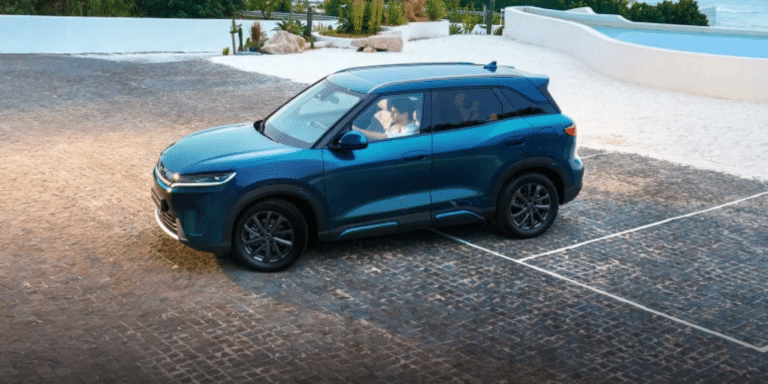 Personne ne l’attendait à ce prix : le BYD Atto 2 DM-i pourrait bien bousculer Peugeot et Renault