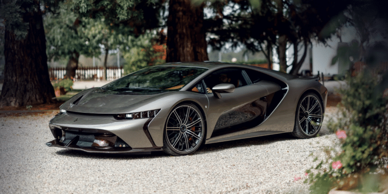 Produite à seulement 33 exemplaires, cette hypercar italienne de 1 124 ch fait sensation à Saint-Tropez