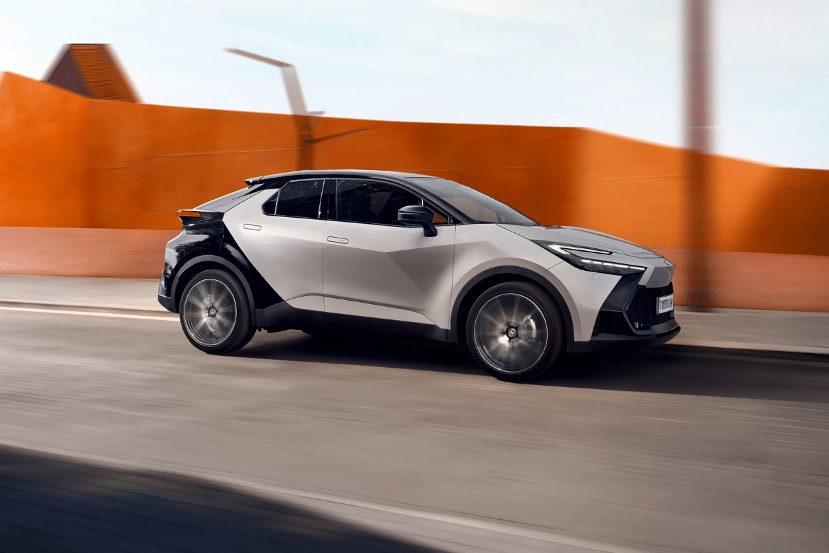 Toyota C-HR hybride vu de profil