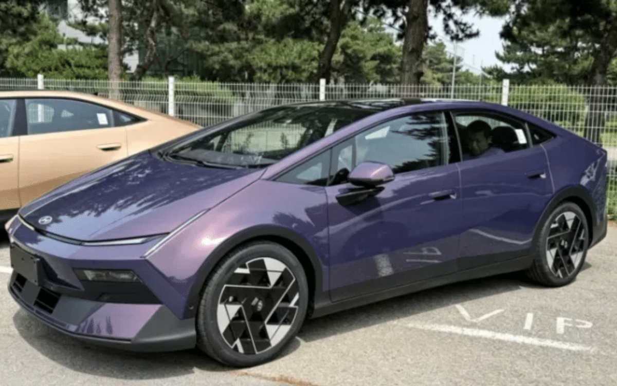 Hyundai Ioniq V vue de profil