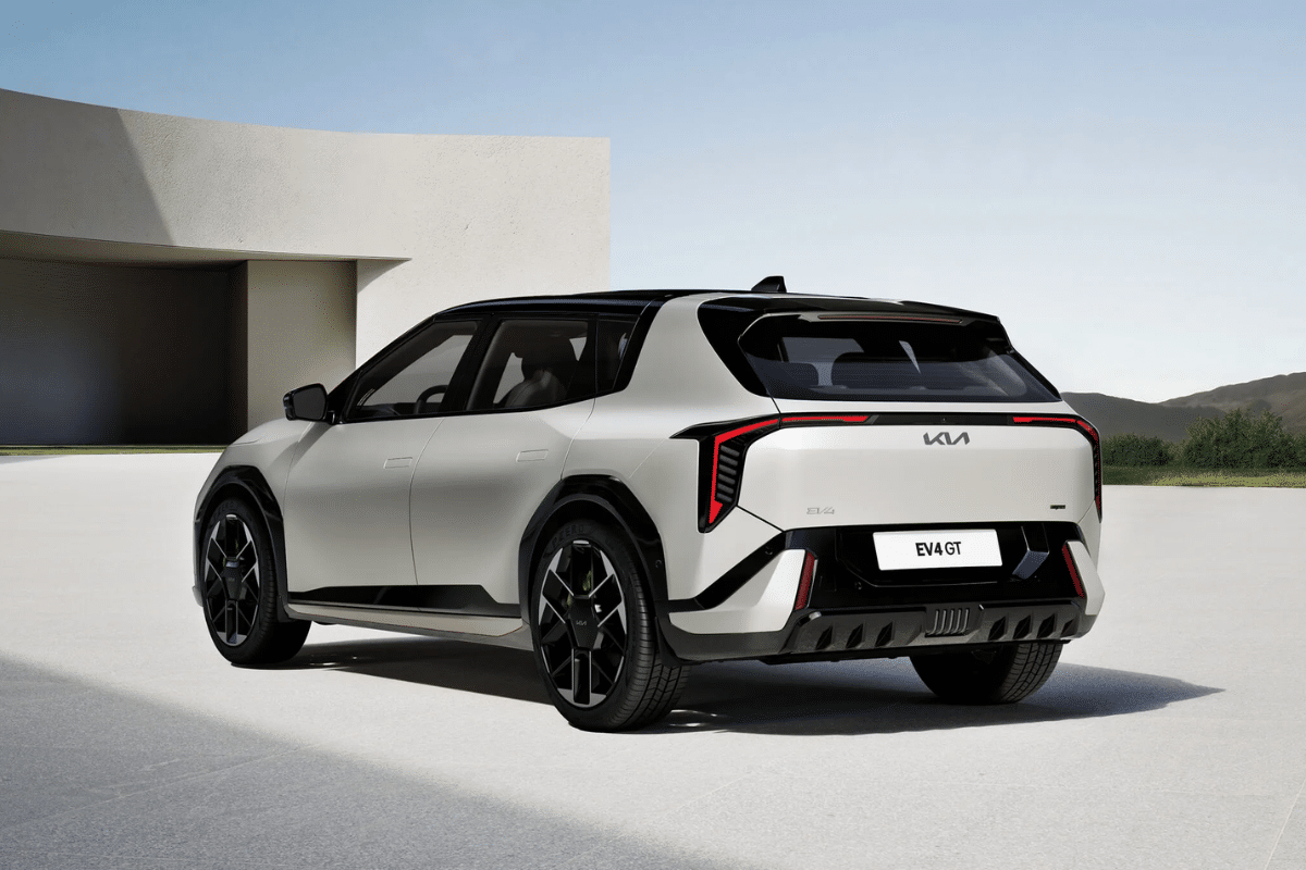 Kia EV4 GT vue arrière