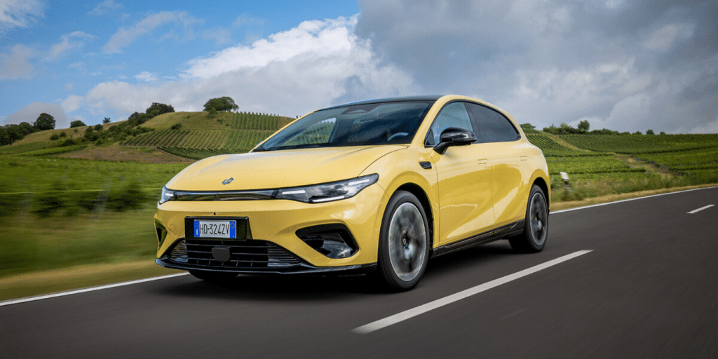 Le Leapmotor B05 (2026) : le coup de poignard interne qui menace l’Opel Astra et la Peugeot 308 ?