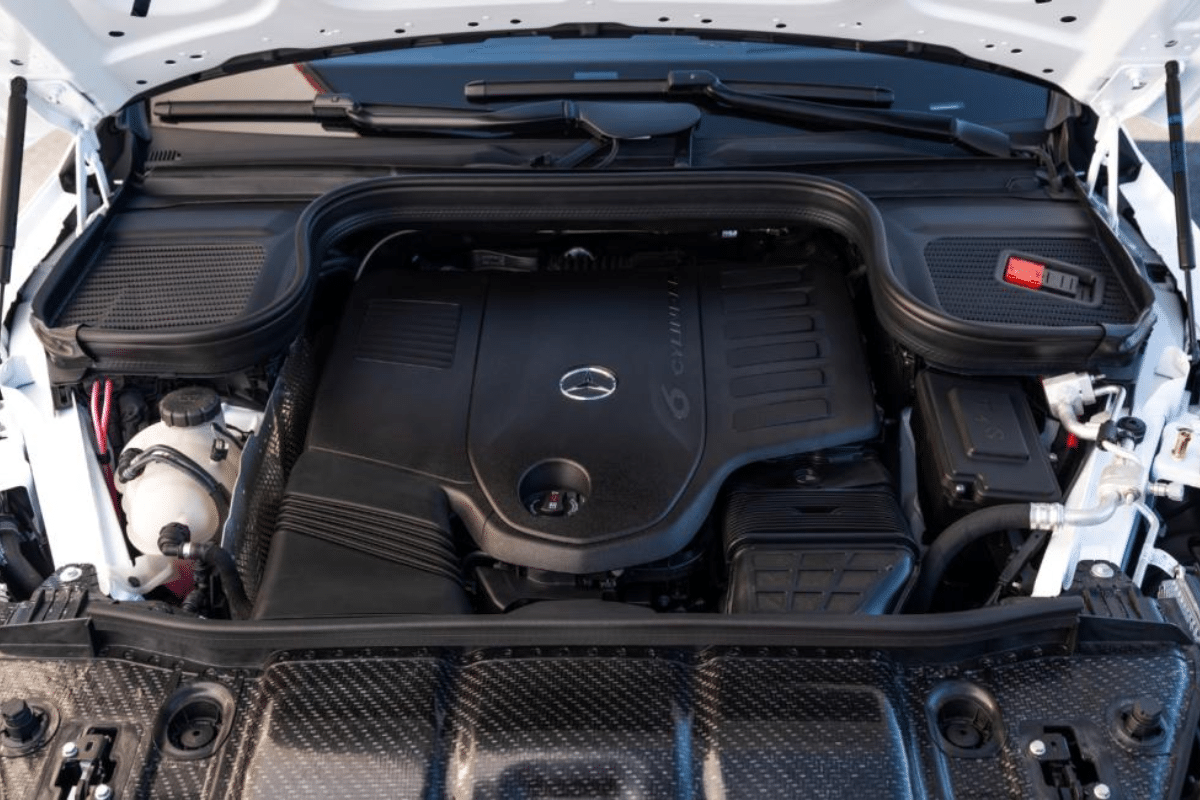 Mercedes GLE restylé 2026 vue du moteur