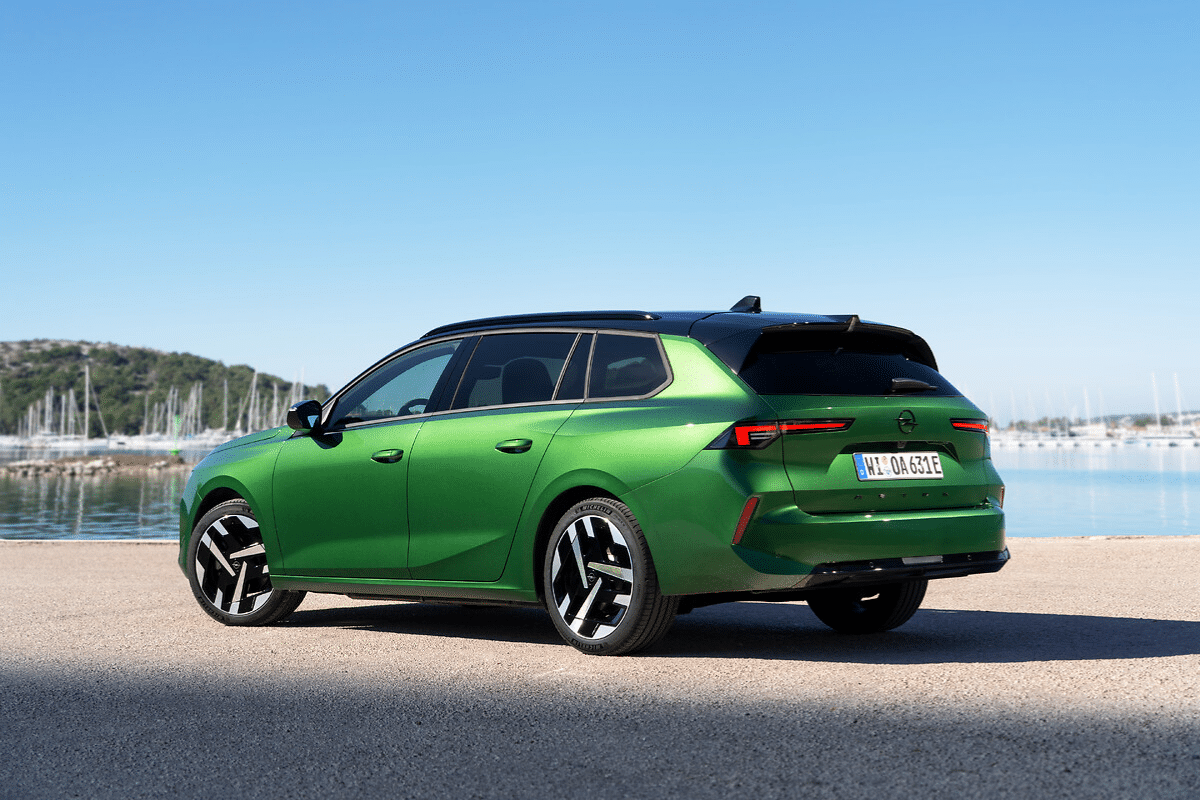 Opel Astra électrique vue arrière