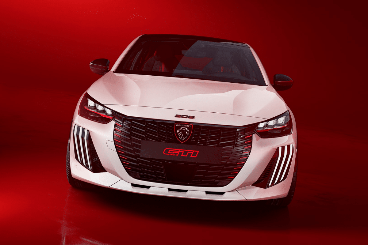 Peugeot E-208 GTI vue de face
