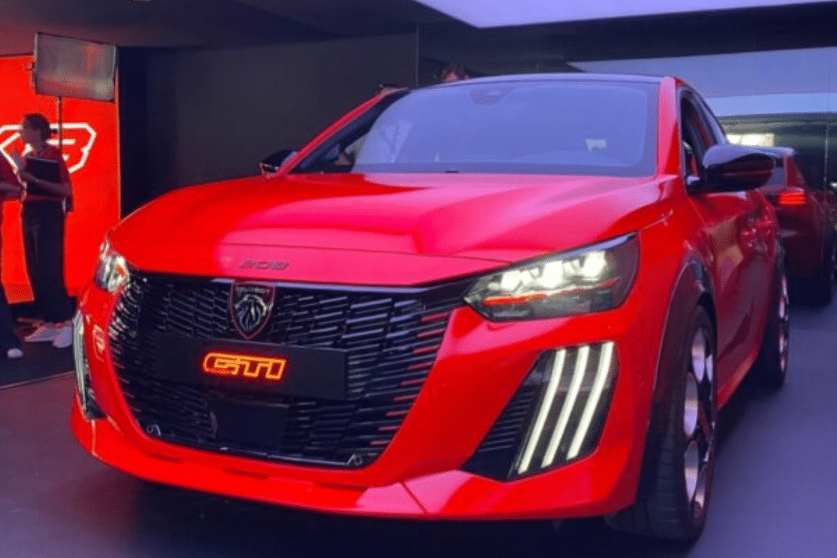 Peugeot E-208 GTi (2025) vue de face