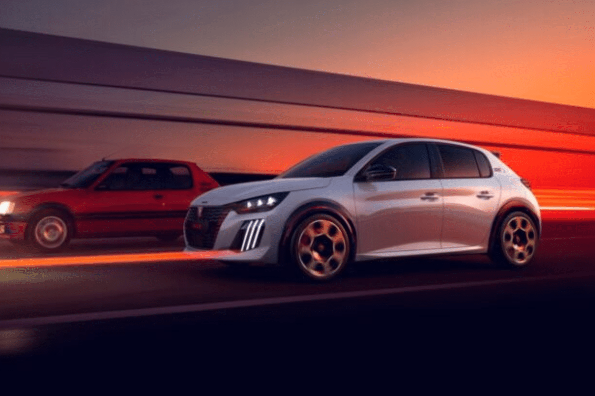 Peugeot E-208 GTi (2026) vue de profil