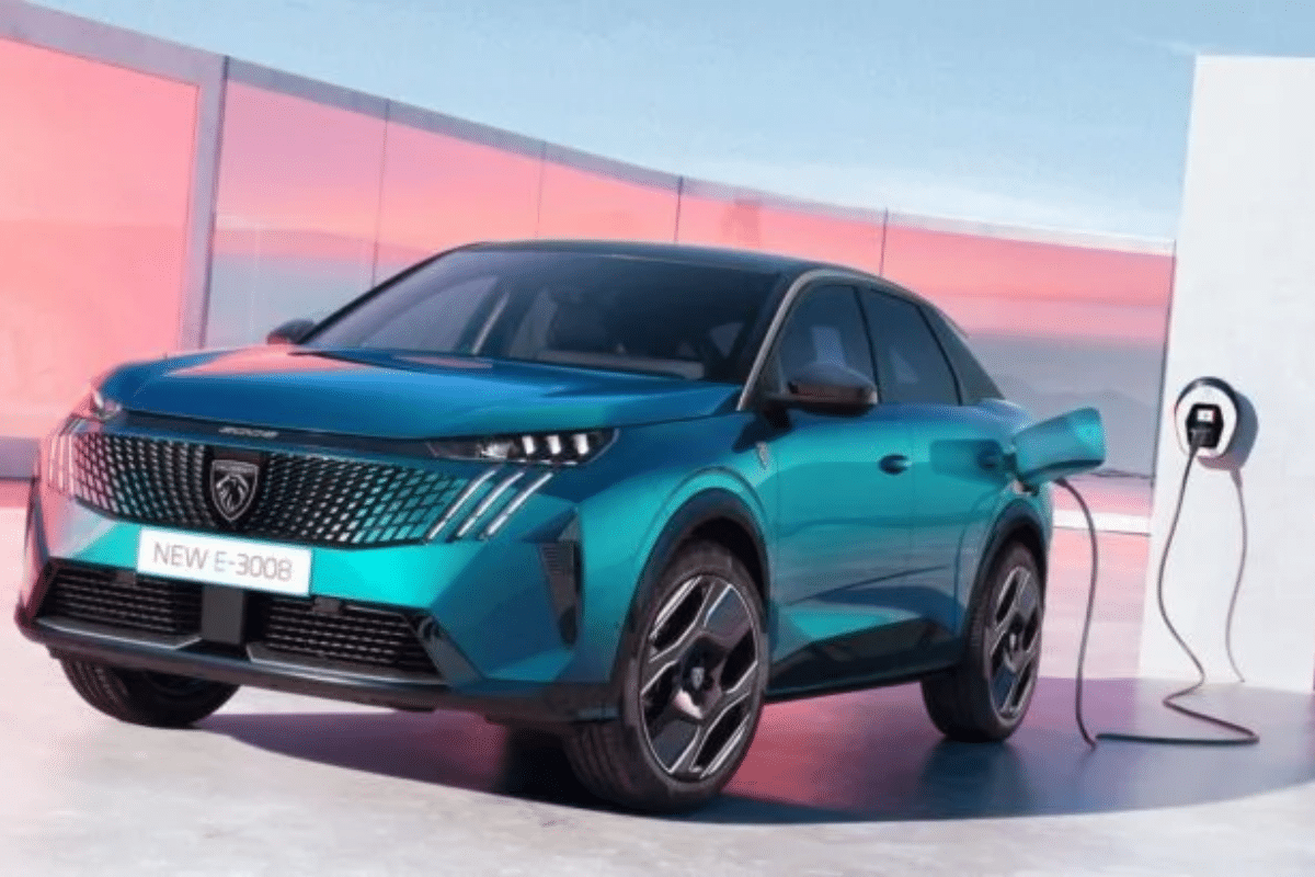 Peugeot E-3008 vue de face