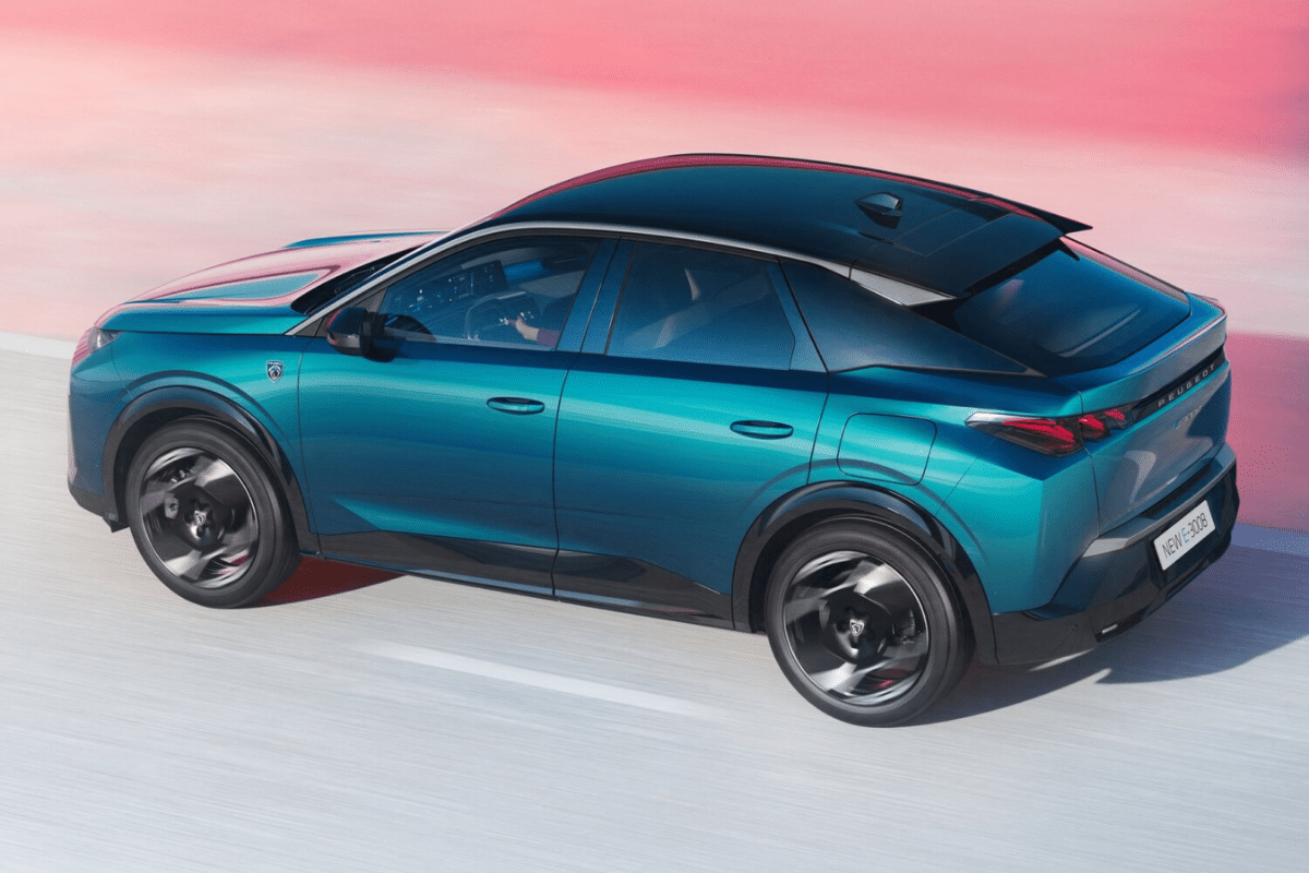Peugeot E-3008 vue de profil