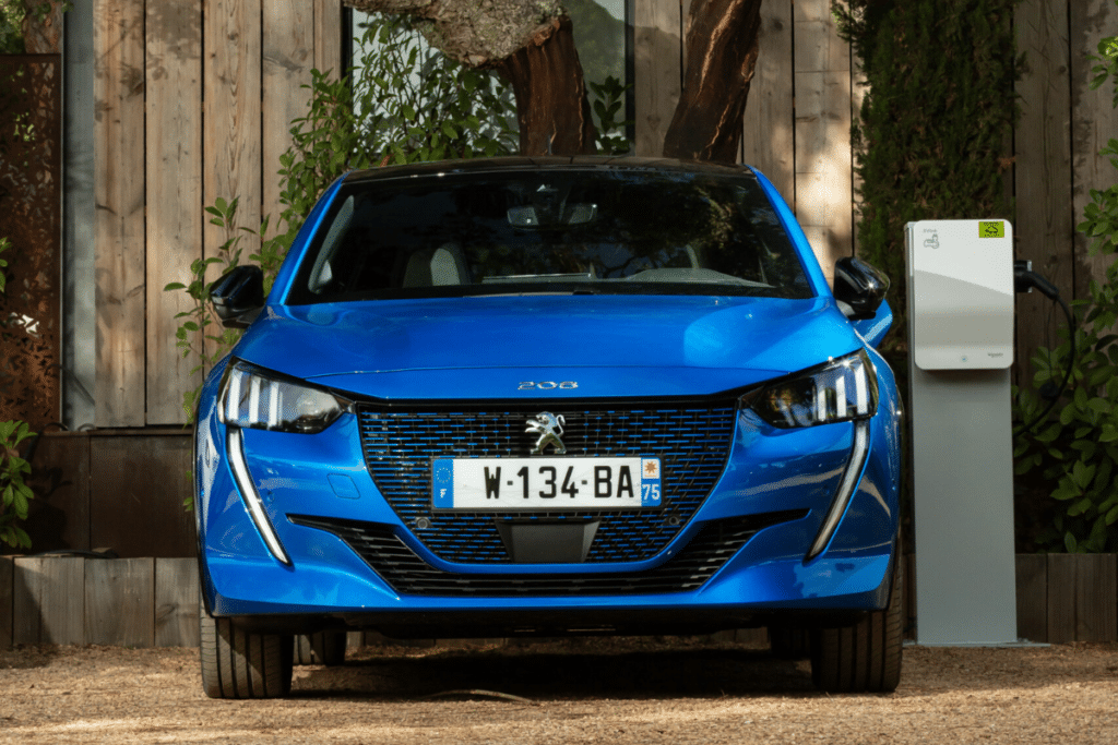Peugeot e-208