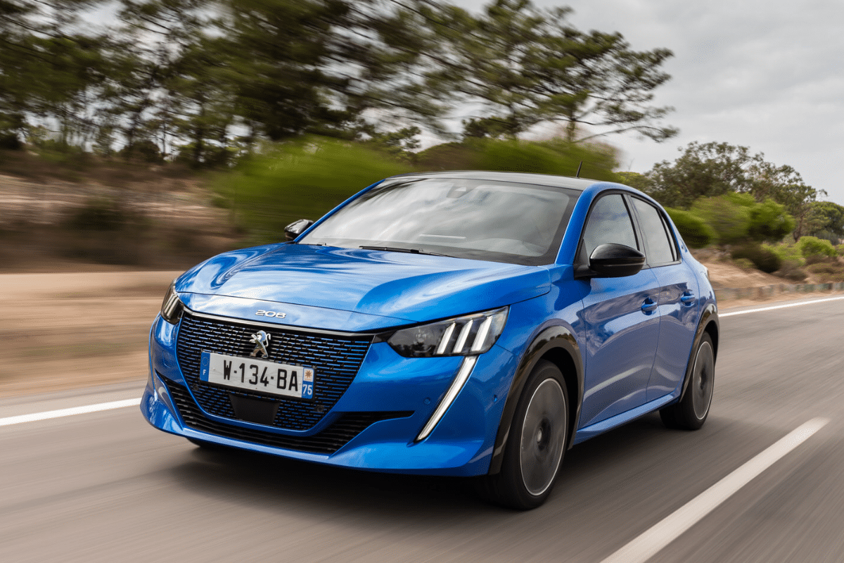 Peugeot e-208 vue de face