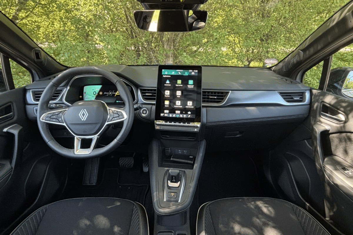 Renault Symbioz E-Tech hybride 160 ch vue du volant