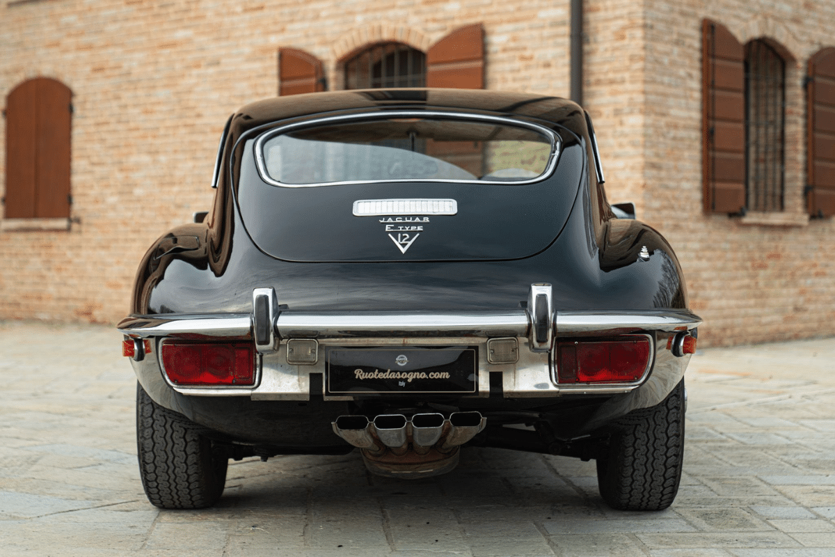 1971 JAGUAR E-TYPE COUPE 5.3 V12 vue arrière