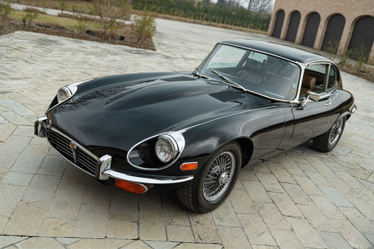 1971 JAGUAR E-TYPE COUPE 5.3 V12 vue de face