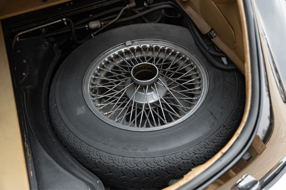 1971 JAGUAR E-TYPE COUPE 5.3 V12 vue du coffre