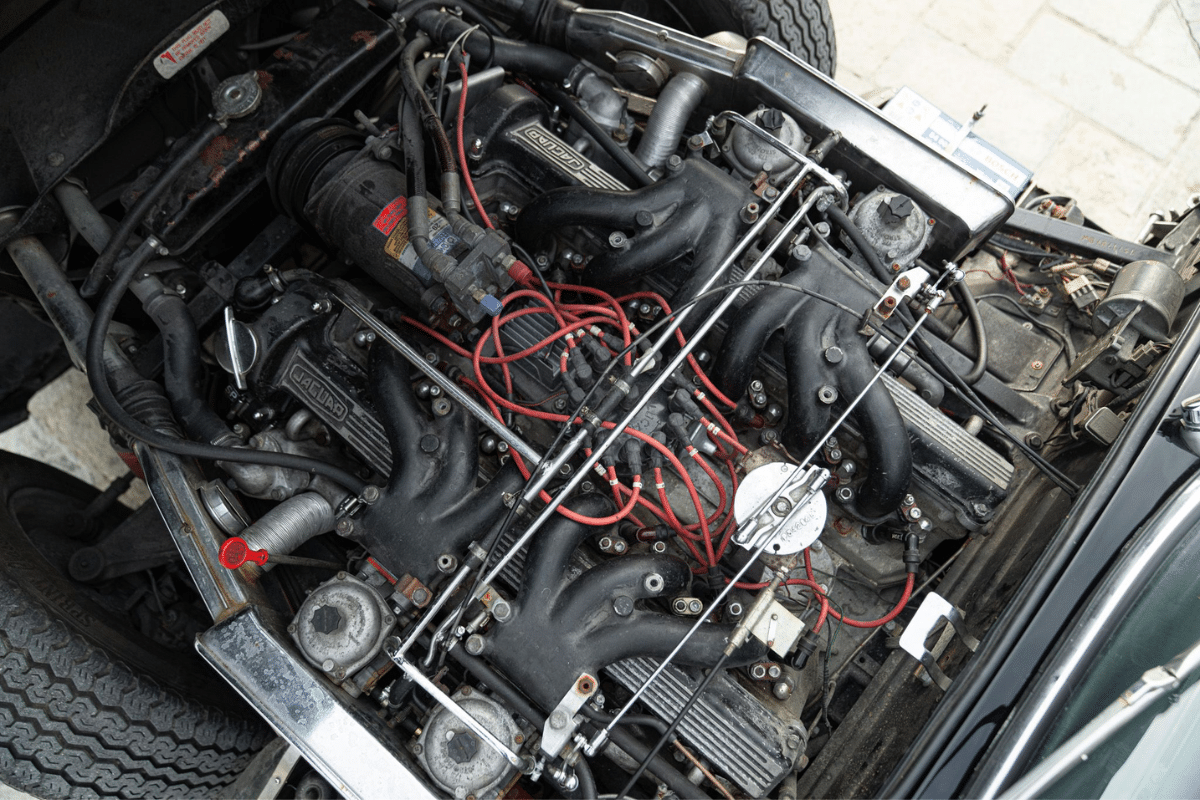1971 JAGUAR E-TYPE COUPE 5.3 V12 vue du moteur