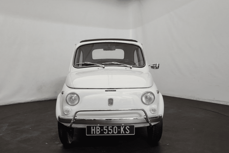 Cette petite Fiat 500 restaurée en 2024 promet une entrée très rétro dans l’univers collection
