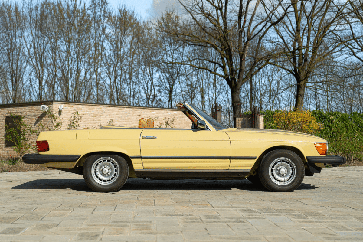 1977 MERCEDES-BENZ SL 450 vue de profil