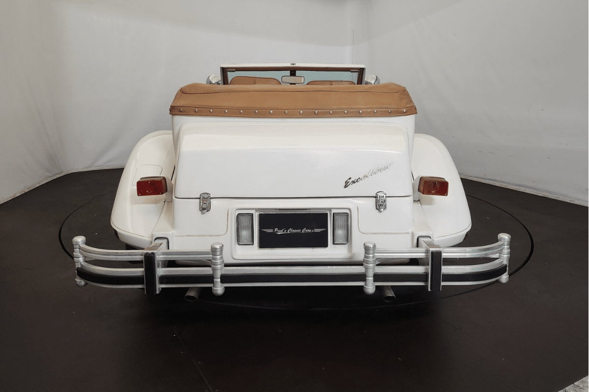 1981 Excalibur Phaeton Series IV vue arrière