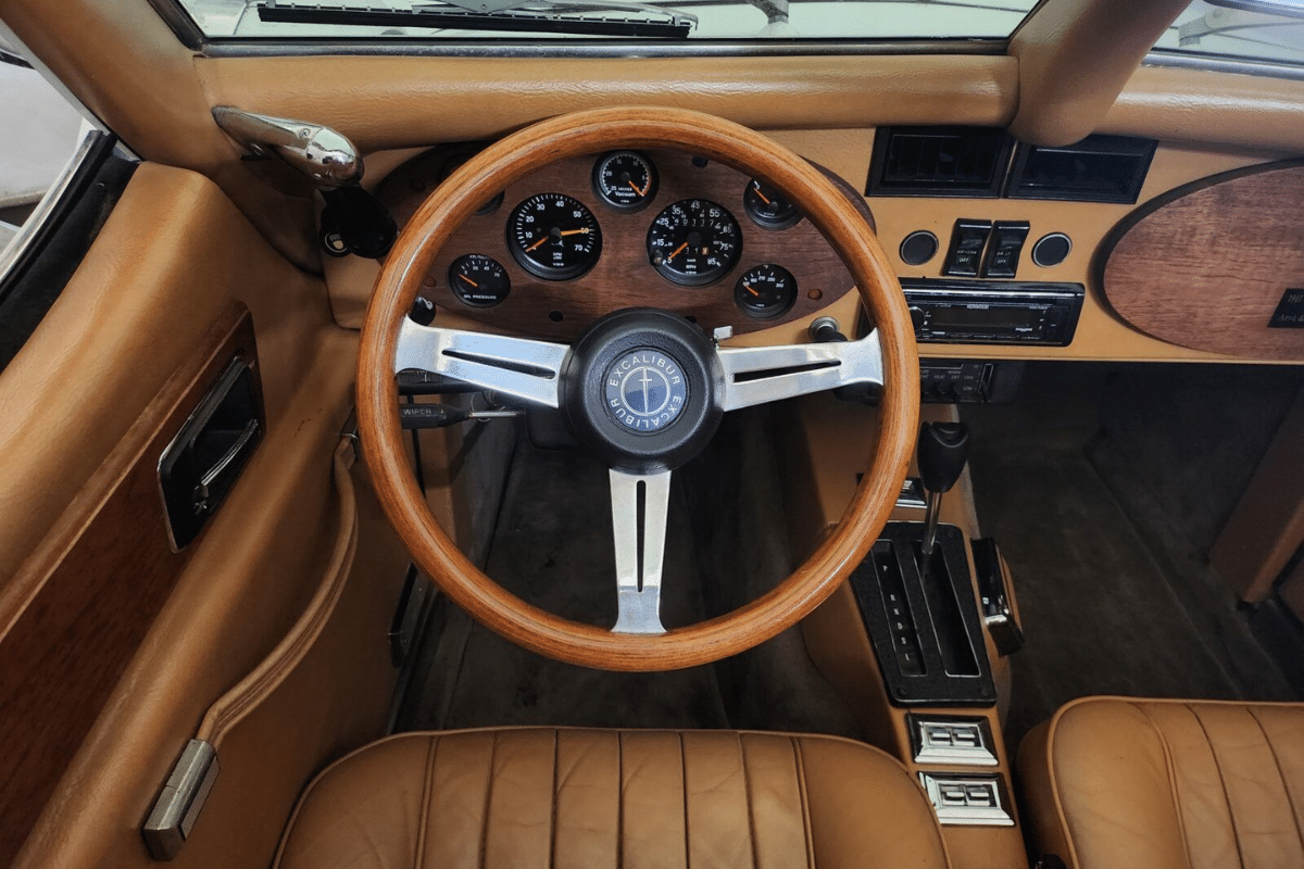 1981 Excalibur Phaeton Series IV vue du volant