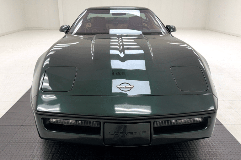Une Chevrolet Corvette ZR1 C4 de 1990 vendue 25 000 $, avec transport possible jusqu’à l’acheteur