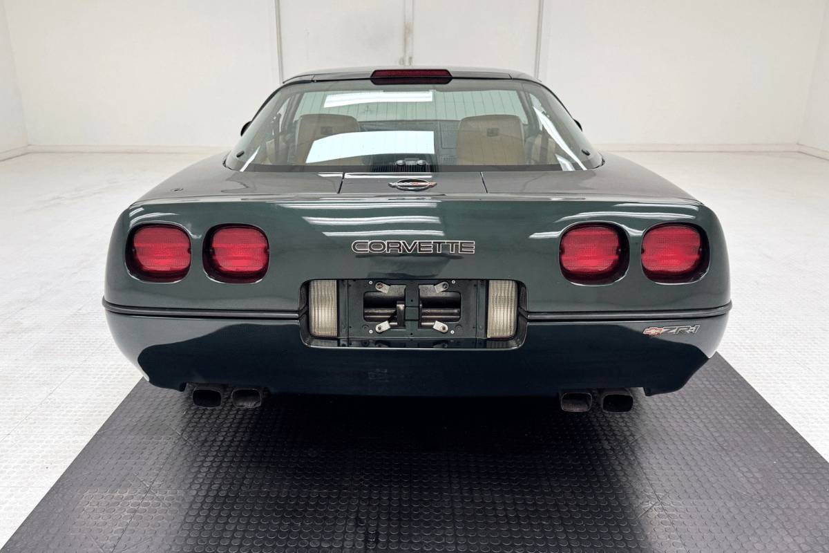 1990 Chevrolet Corvette ZR1 C4 vue arrière