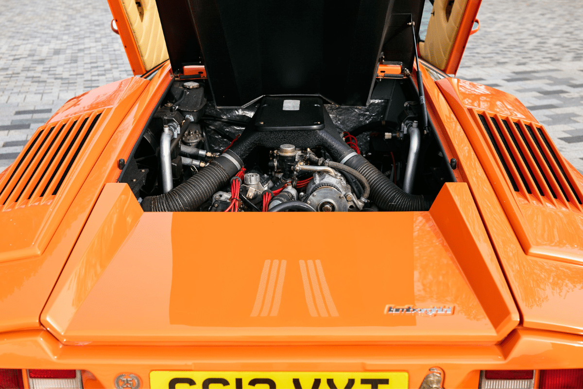 1990 Lamborghini Countach 25th Anniversary vue du moteur
