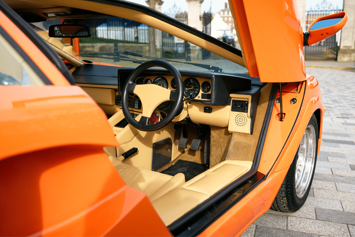 1990 Lamborghini Countach 25th Anniversary vue du volant
