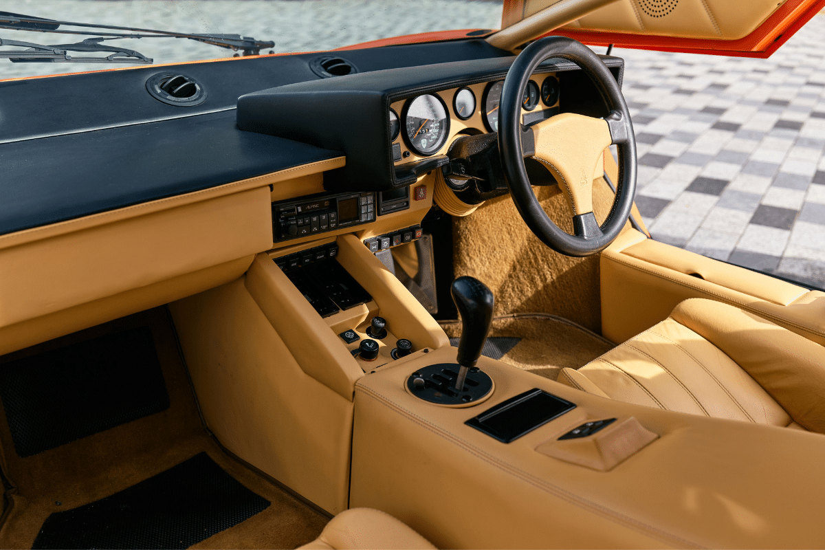 1990 Lamborghini Countach 25th Anniversary vue intérieure