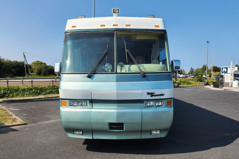 Ce camping-car américain révisé en 2026 mélange luxe ancien, mécanique poids lourd et livraison partout en France