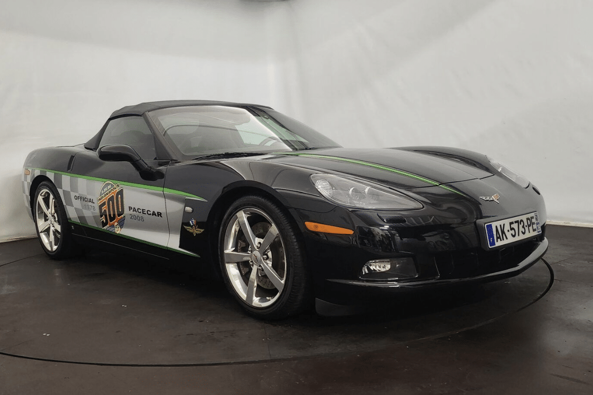 2008 Chevrolet Corvette Indy 500 Pace Car Edition vue de face