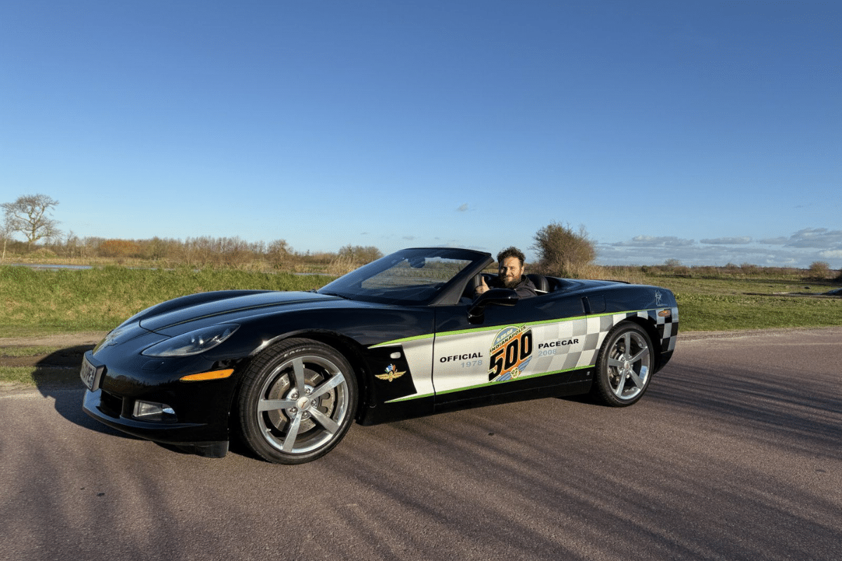 2008 Chevrolet Corvette Indy 500 Pace Car Edition vue de profil