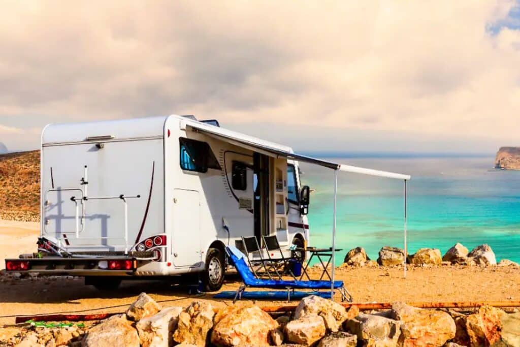 5 pays, amendes jusqu’à 3 000 €, péages et bivouac aux règles strictes, là où les camping-caristes se font le plus piéger en Europe