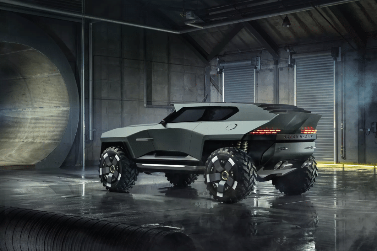 Aston Martin Dreadnought vu de profil