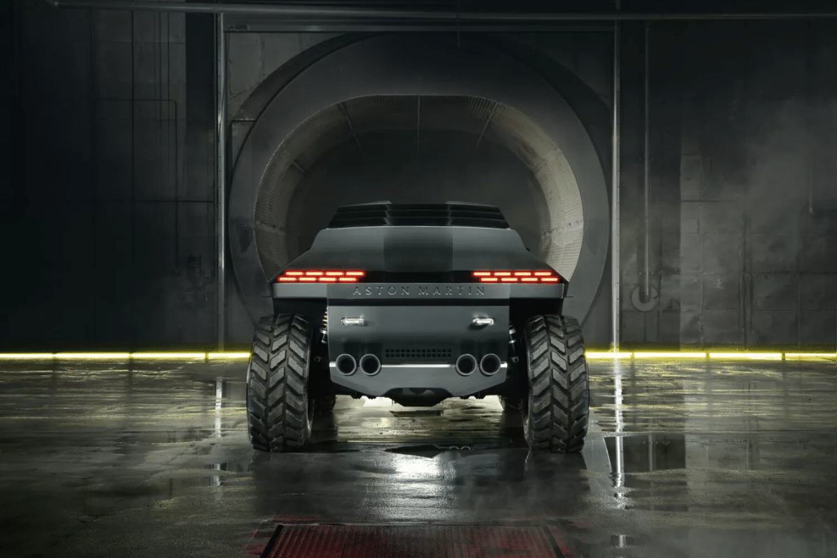 Aston Martin Dreadnought vue