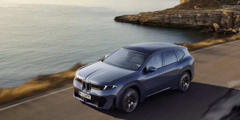 Le BMW iX3 démarre fort, avec 50 000 exemplaires déjà produits dans la nouvelle usine de Debrecen