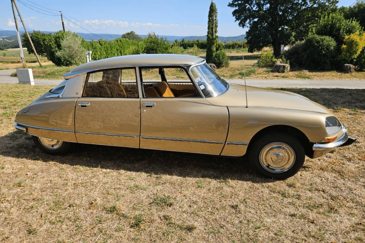 CITROEN DS 20 PALLAS - 1971 vue de profil