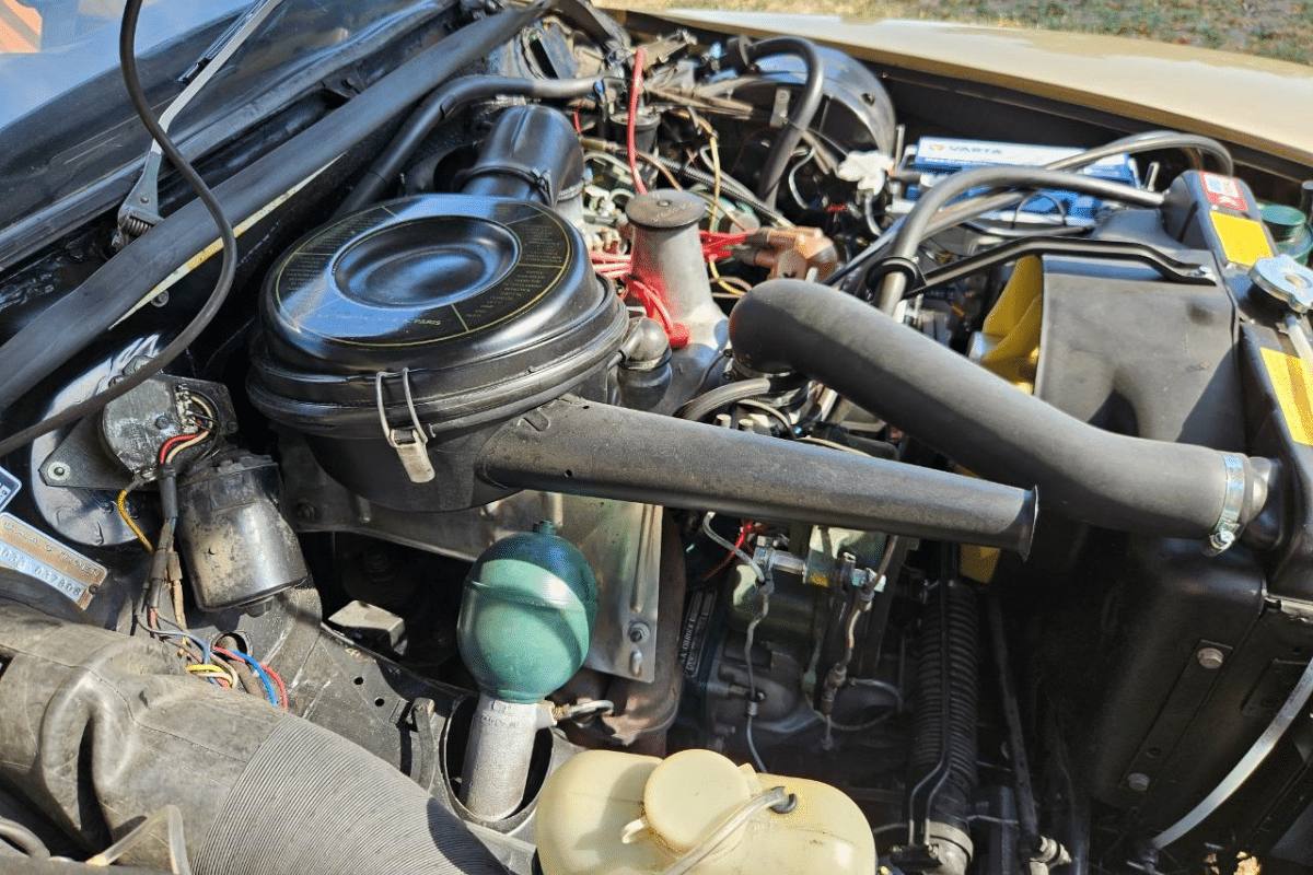 CITROEN DS 20 PALLAS - 1971 vue du moteur