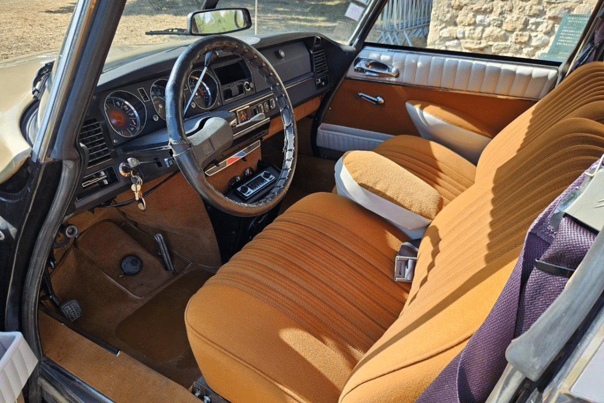 CITROEN DS 20 PALLAS - 1971 vue du volant
