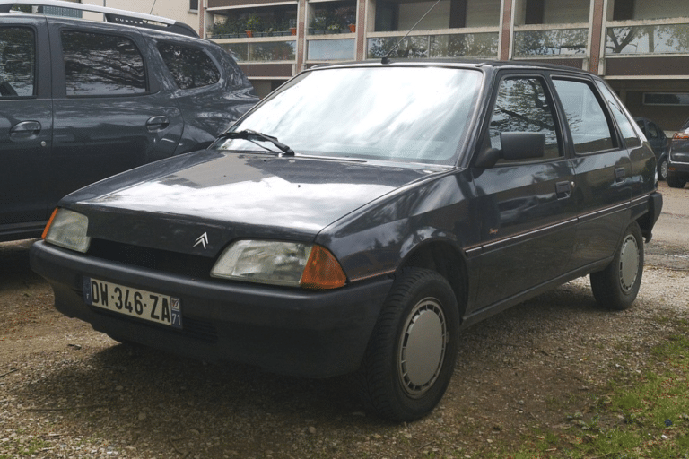 75 km d’autonomie et aucune batterie géante : la Citroën AX électrique avait compris l’usage urbain dès 1993