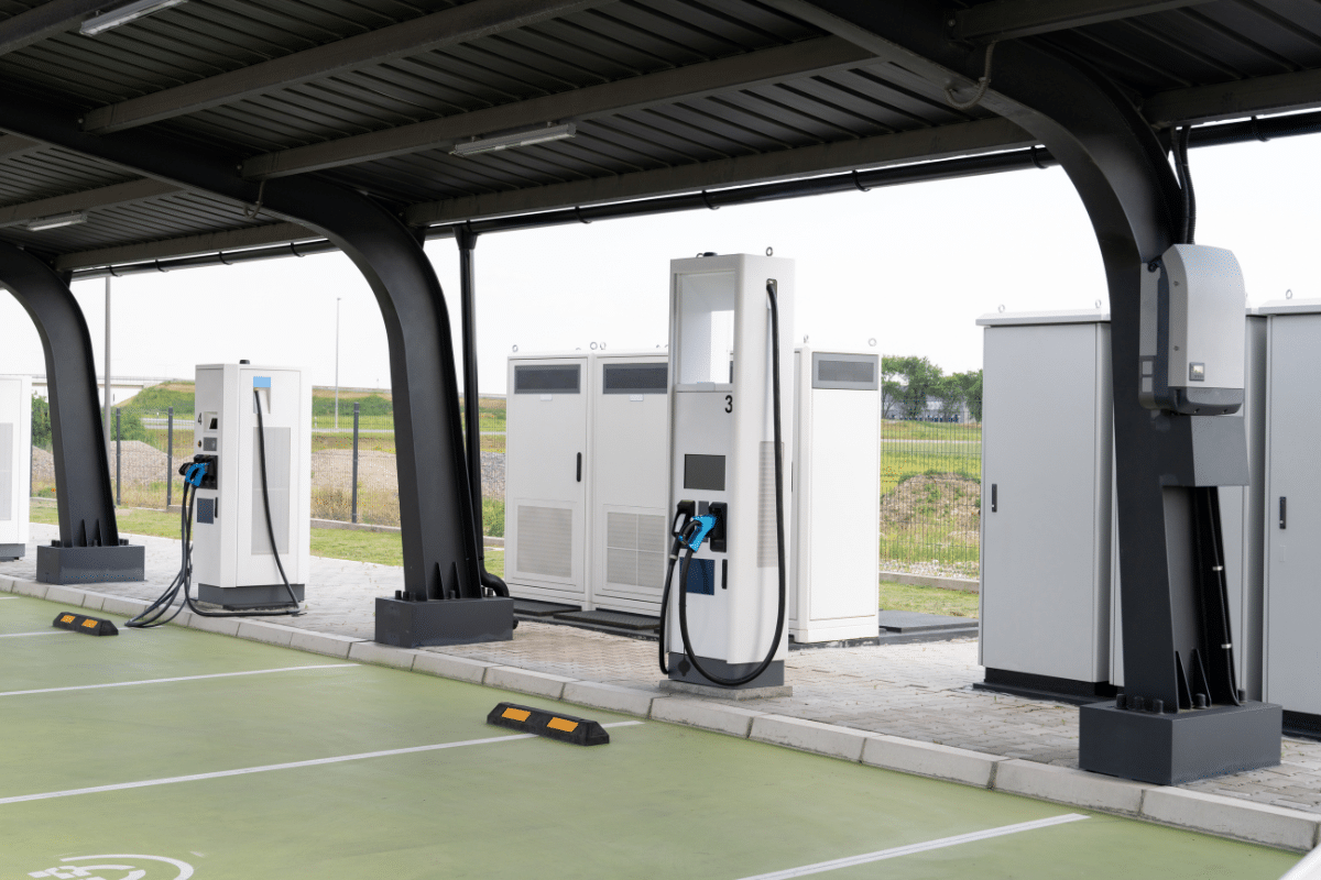 En zone rurale, l'électricité progresse mais les bornes publiques restent un maillon faible