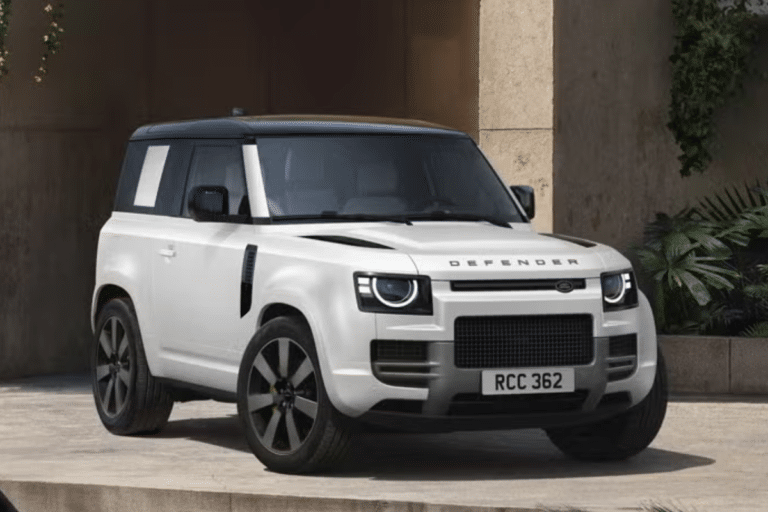 Le Land Rover Defender fait peau neuve, son style et sa technologie passent au niveau supérieur