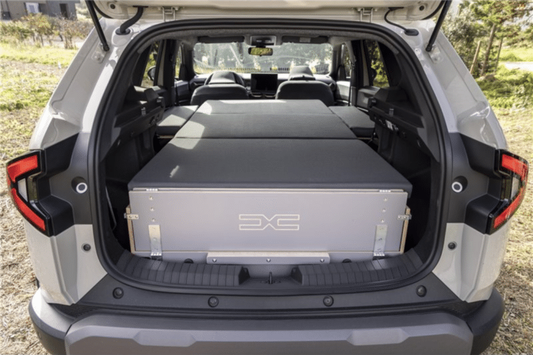 Le camping-car miniature gagne du terrain, mais c’est peut-être Dacia qui a trouvé la formule la plus simple