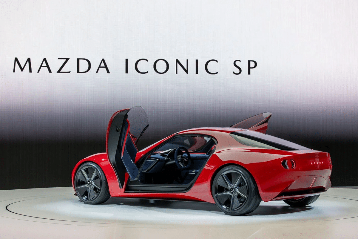 Mazda Iconic SP vue de profil