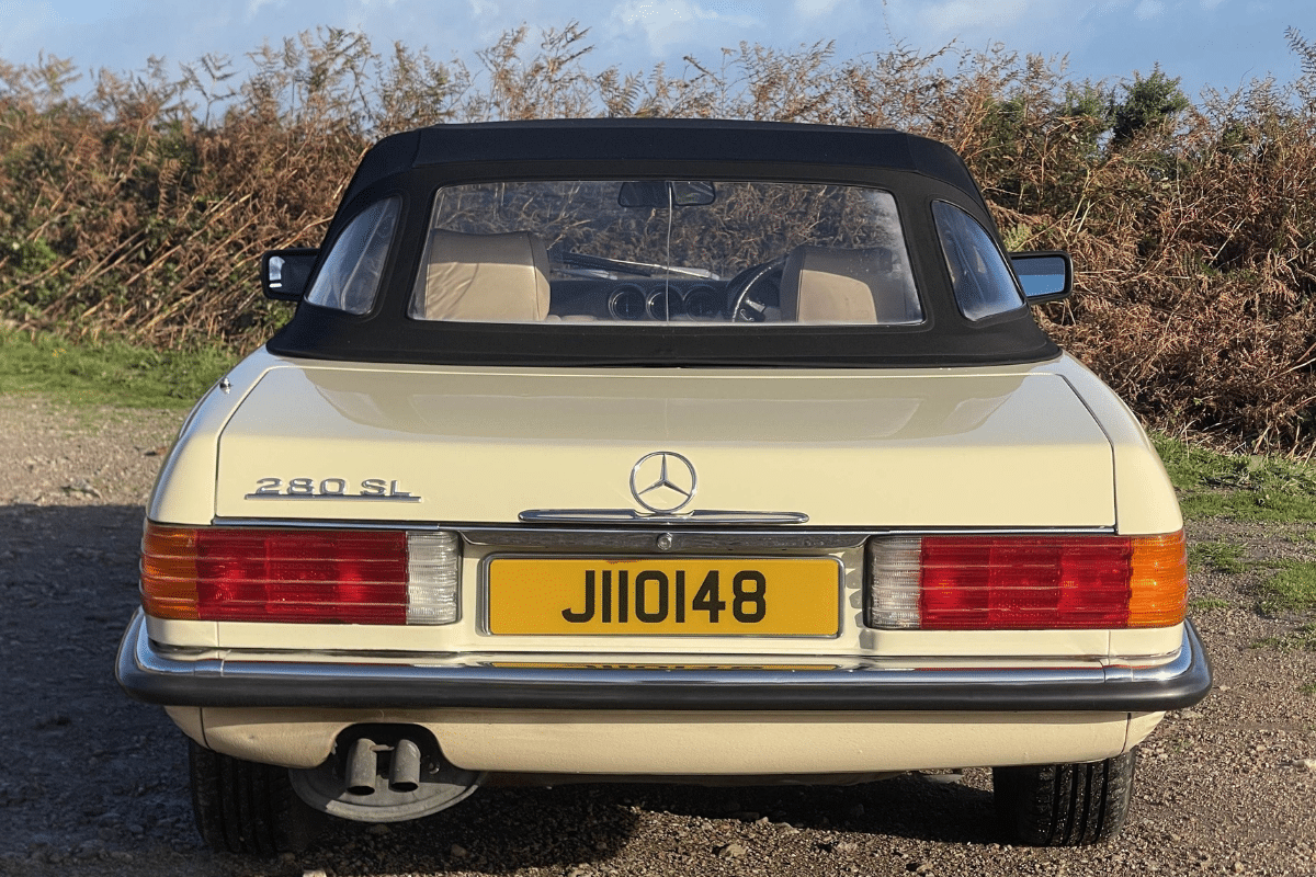 Mercedes-Benz 280SL vue arrière