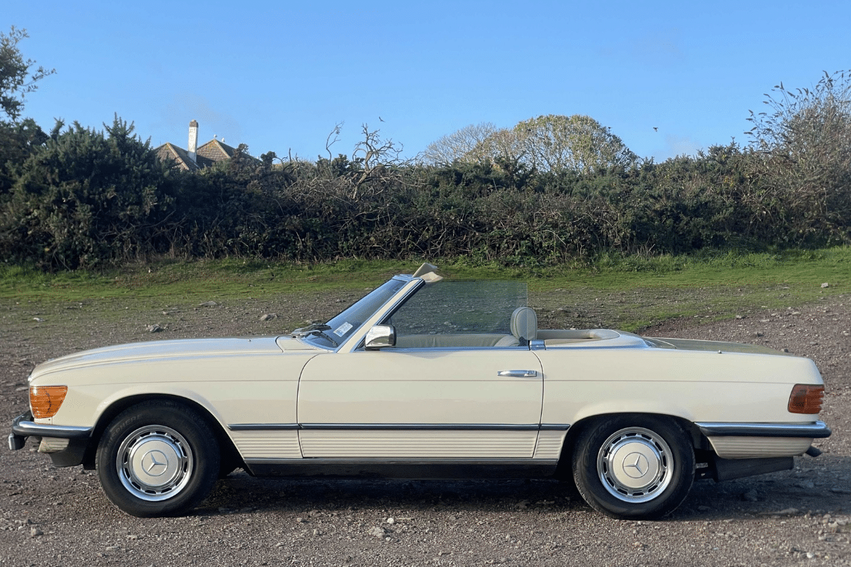 Mercedes-Benz 280SL vue de profil